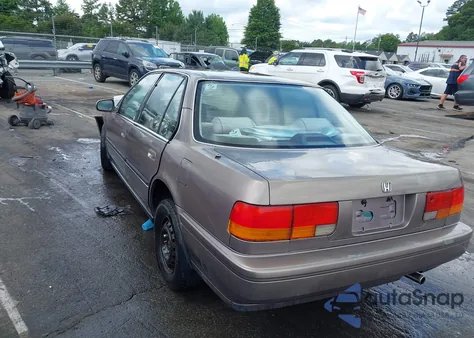 1993 Honda Accord Lx z USA, uszkodzony, nr VIN 1HGCB7653PA064879